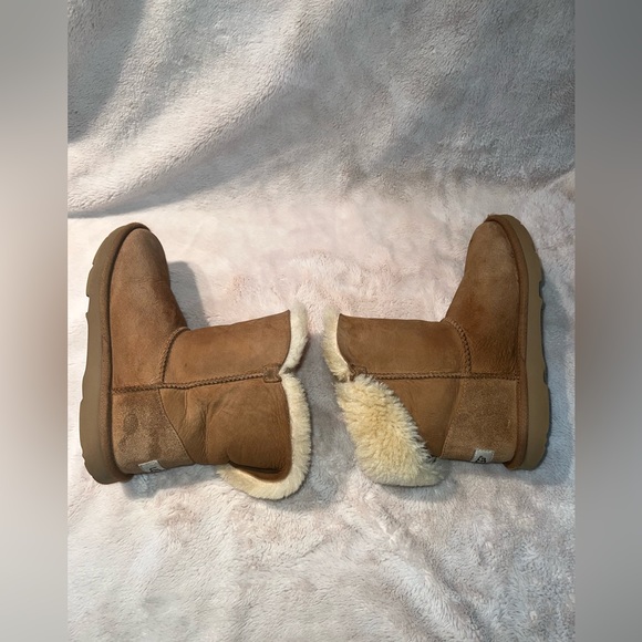 Ugg Bailey Button Boots Size 5 - Picture 3 of 7